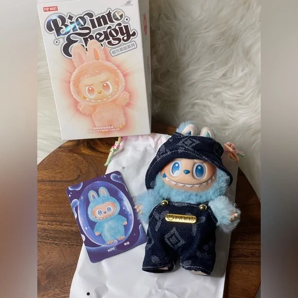 POPMART LABUBU BIE CONFIRMED HOPE WITH BOX BAG CARD AND CLOTHES - Picture 2 of 3